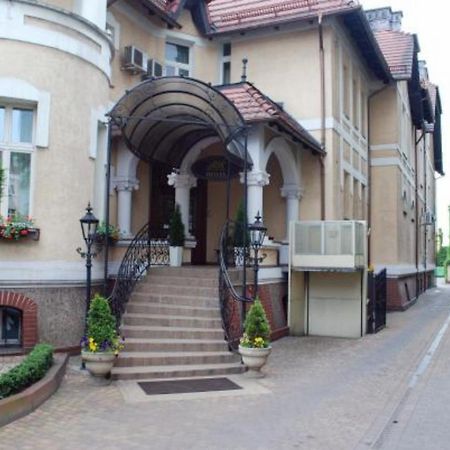 Villa Royal Ostrow Wielkopolski Exterior photo