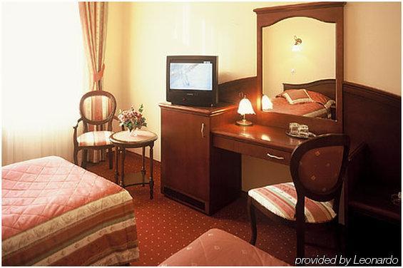 Villa Royal Ostrow Wielkopolski Room photo