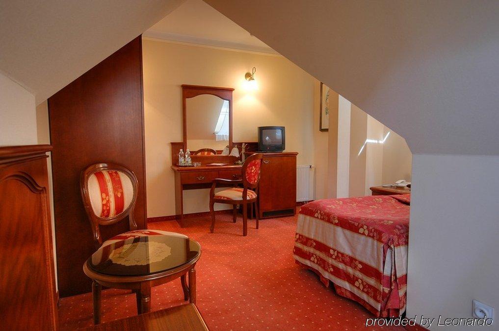 Villa Royal Ostrow Wielkopolski Room photo