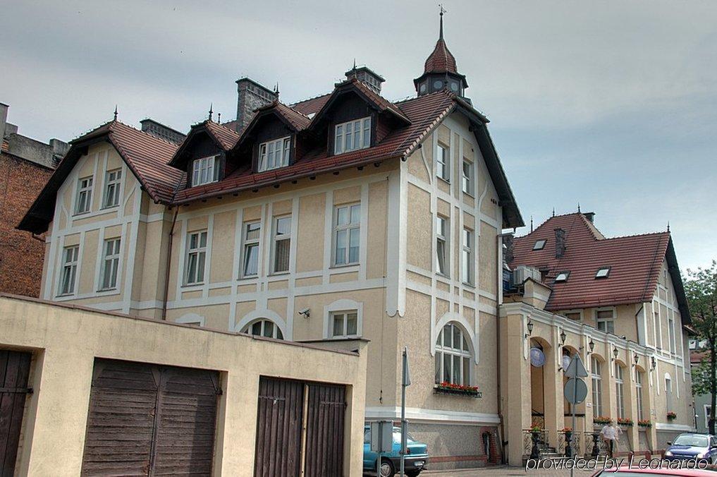 Villa Royal Ostrow Wielkopolski Exterior photo