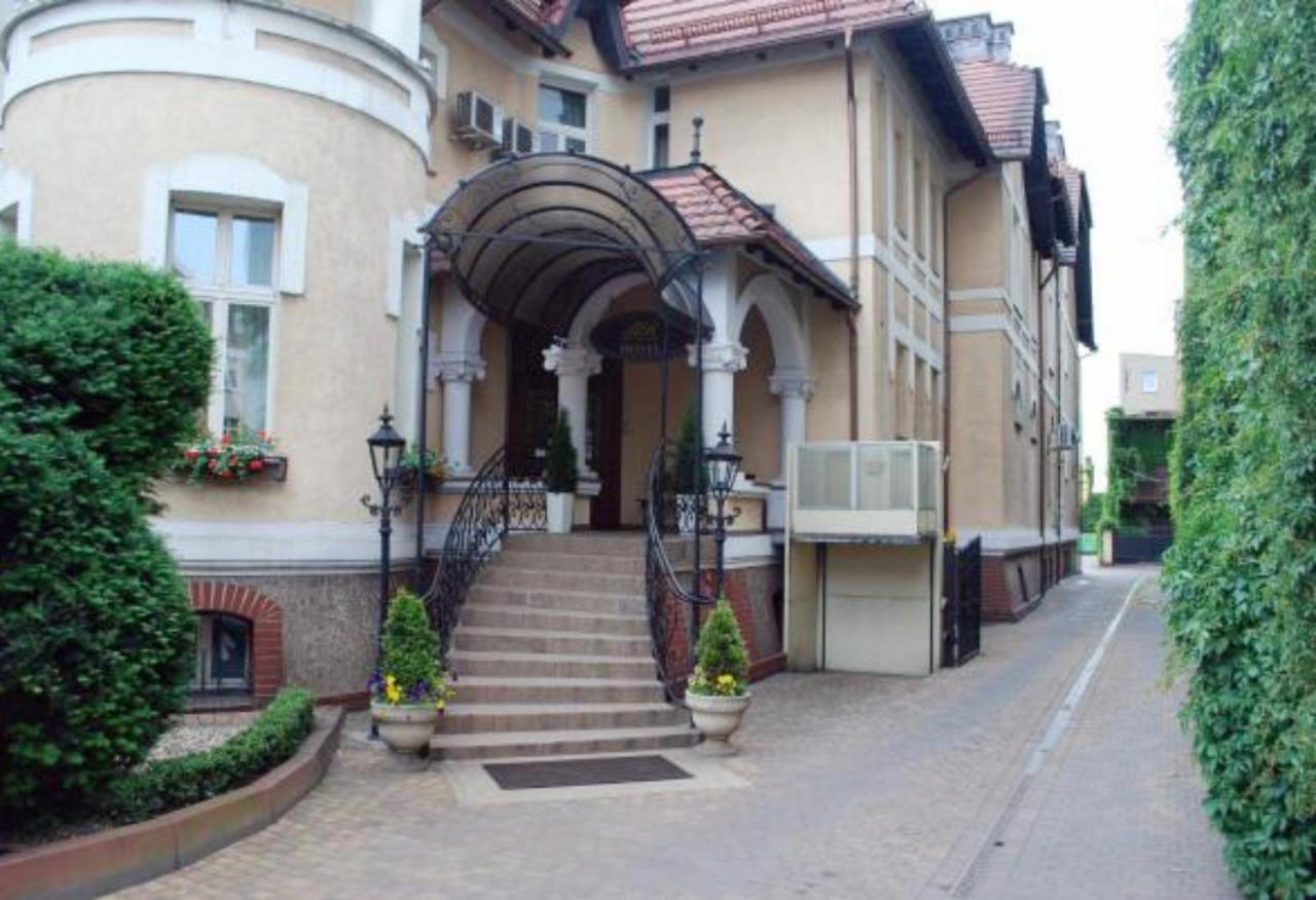 Villa Royal Ostrow Wielkopolski Exterior photo