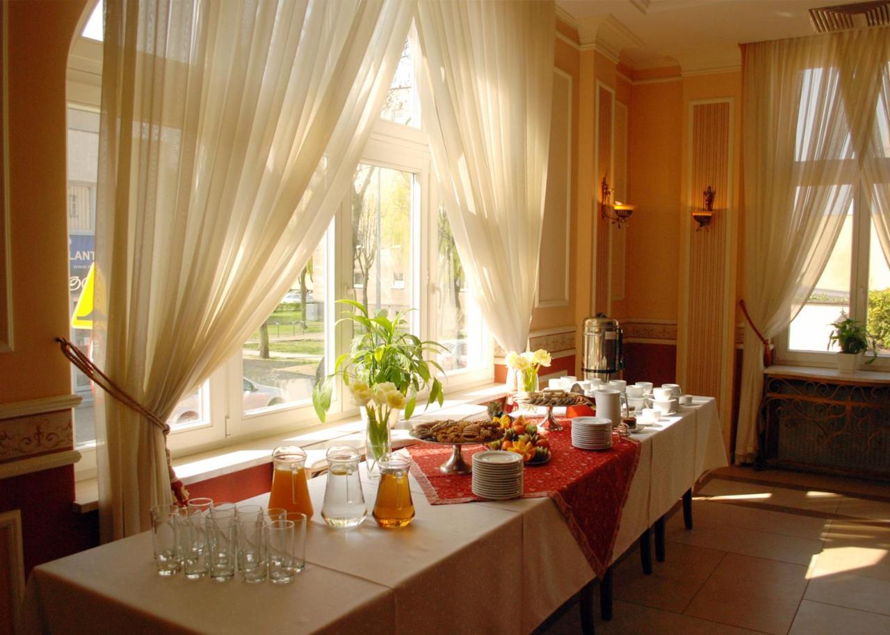Villa Royal Ostrow Wielkopolski Exterior photo